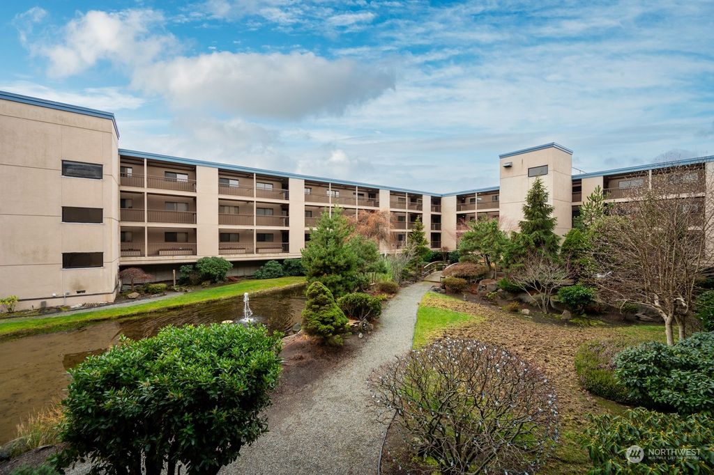 Photo of 601 227th Street SW #205S, Des Moines, WA 98198 (MLS # 2320215)