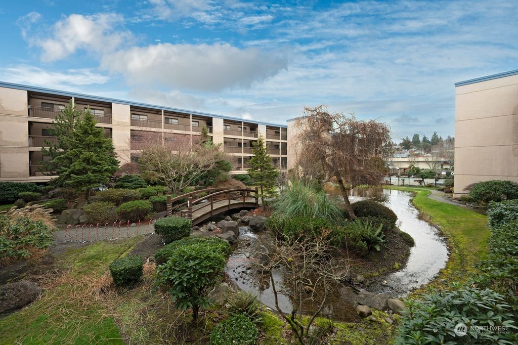 Photo of 601 227th Street SW #205S, Des Moines, WA 98198 (MLS # 2320215)