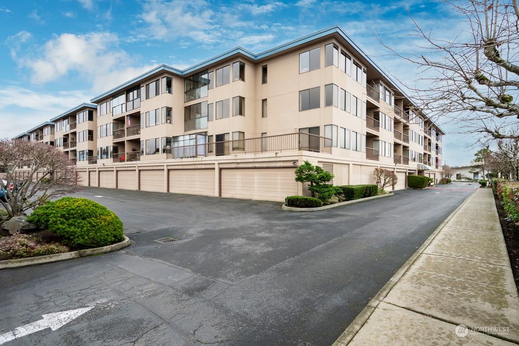 Photo of 601 227th Street SW #205S, Des Moines, WA 98198 (MLS # 2320215)
