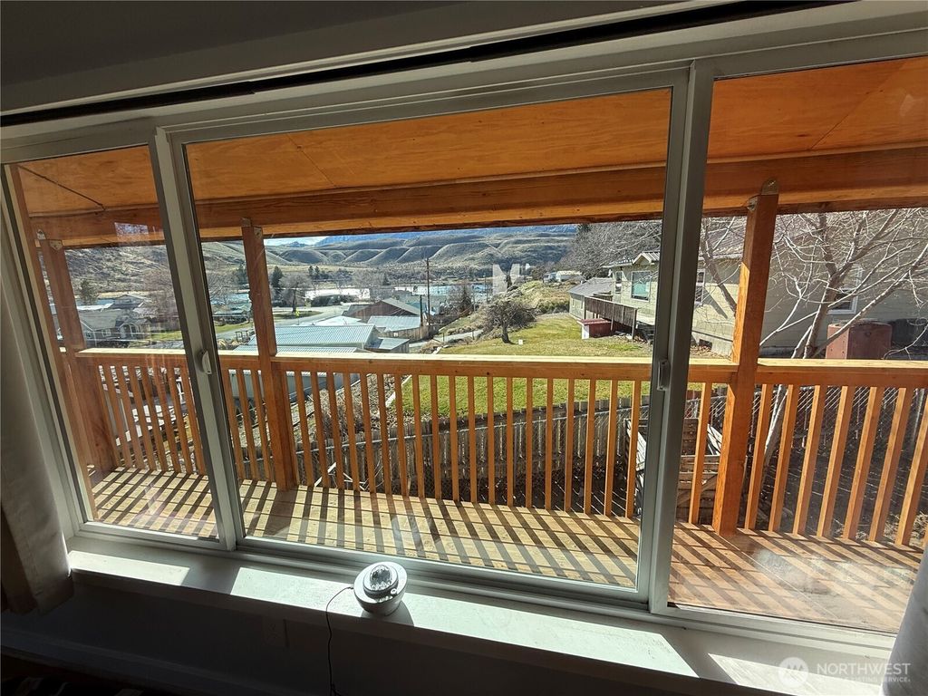 Photo of 505 Beach St, Pateros, WA 98846 (MLS # 2489184)