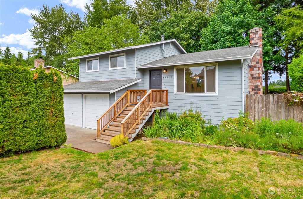 Photo of 13309 54 Avenue SE, Everett, WA 98208 (MLS # 2266907)