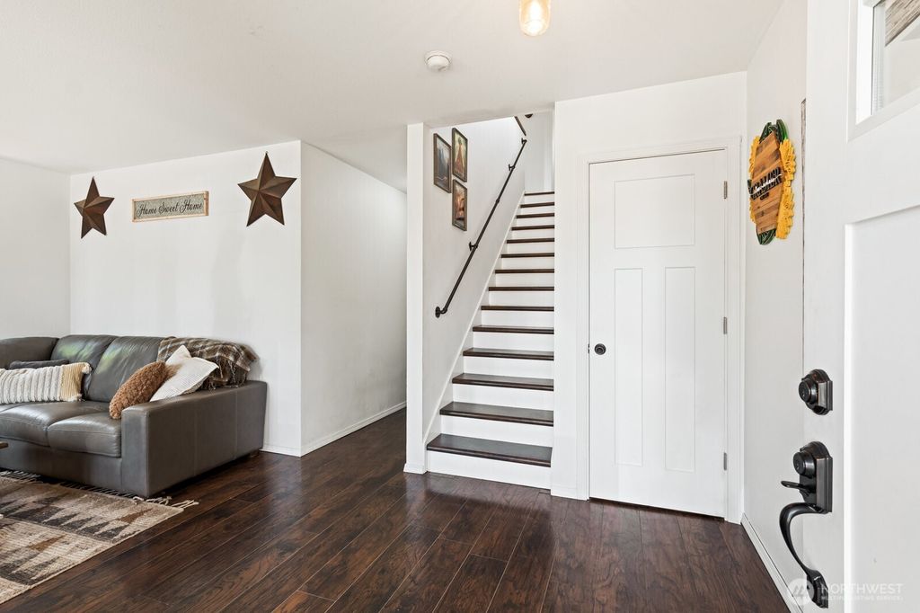 Photo of 628 Roberts Street, Monroe, WA 98272 (MLS # 2476255)