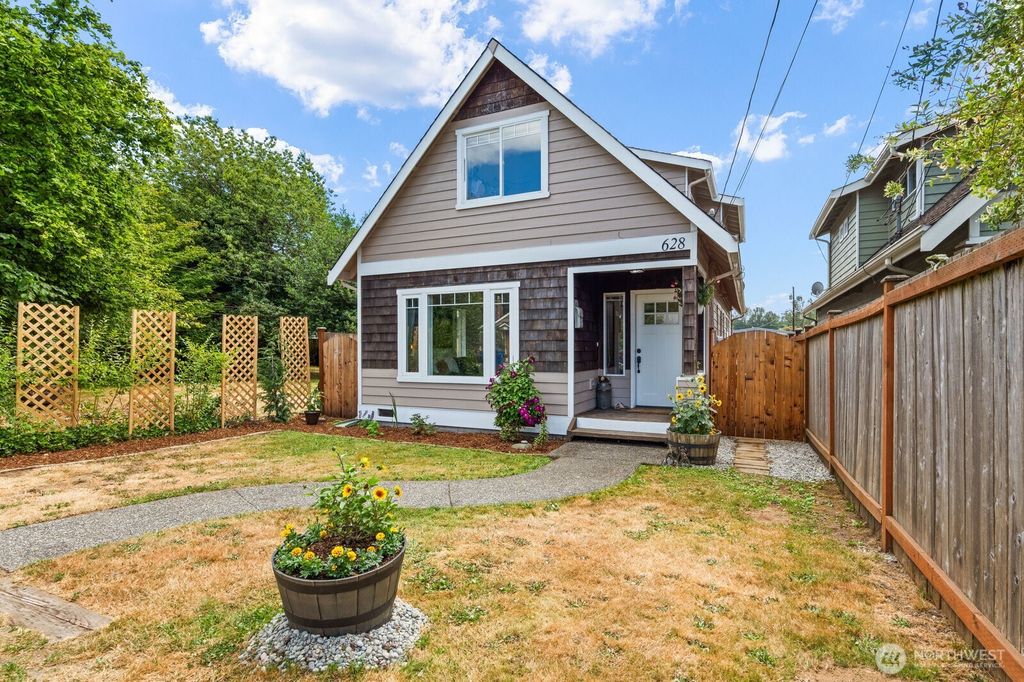 Photo of 628 Roberts Street, Monroe, WA 98272 (MLS # 2476255)