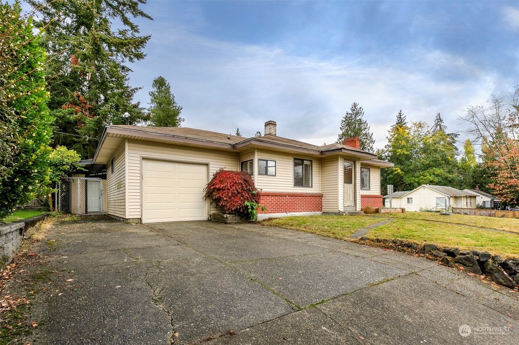 Photo of 15502 5th Avenue NE, Shoreline, WA 98155 (MLS # 2304952)