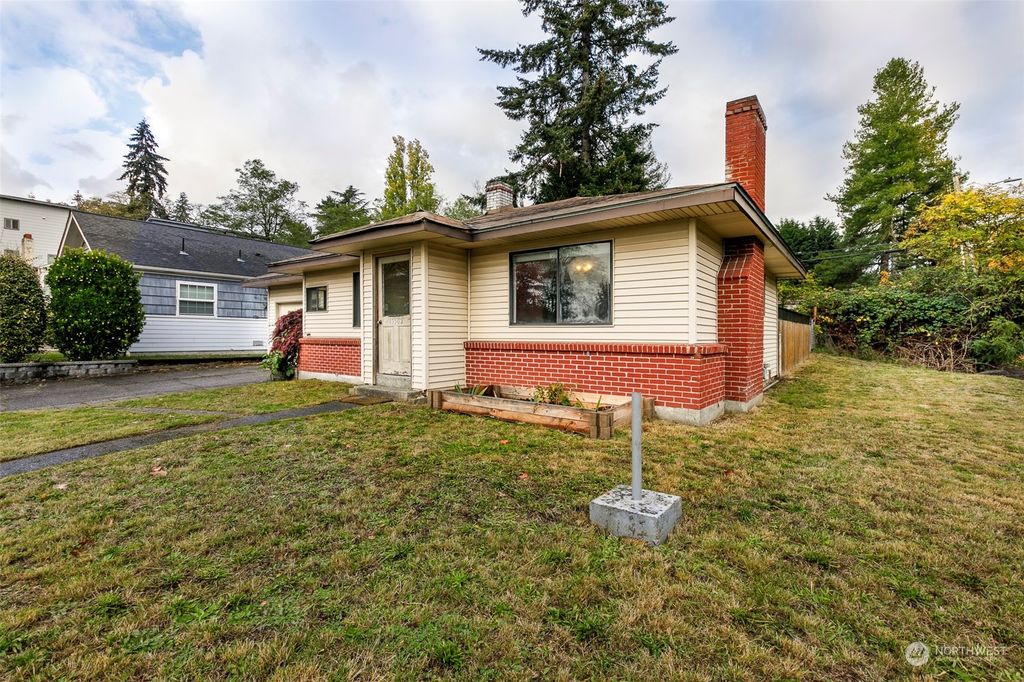 Photo of 15502 5th Avenue NE, Shoreline, WA 98155 (MLS # 2304952)
