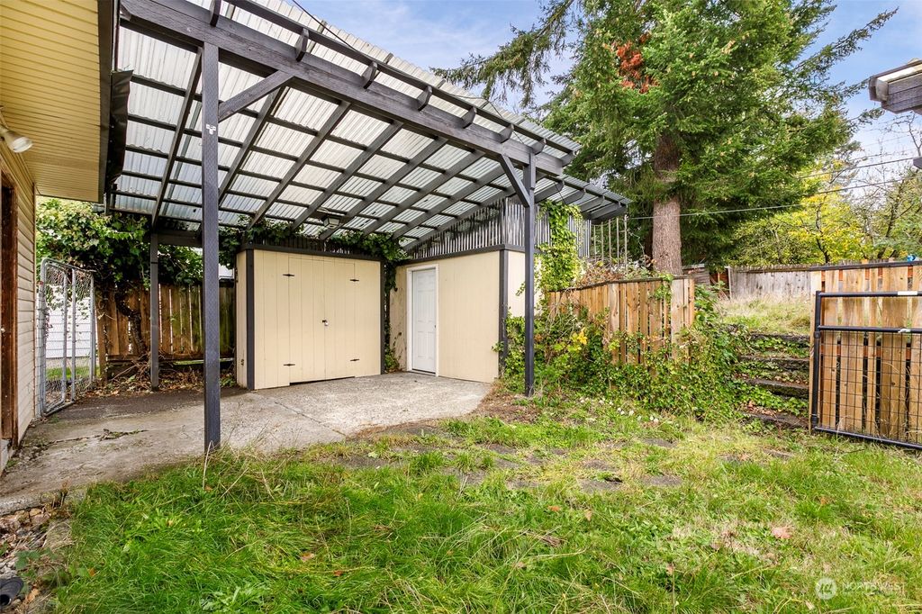 Photo of 15502 5th Avenue NE, Shoreline, WA 98155 (MLS # 2304952)