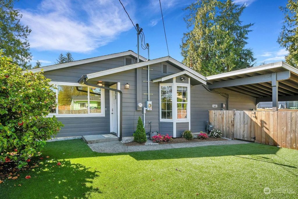 Photo of 325 S 108th Place, Seattle, WA 98168 (MLS # 2223305)