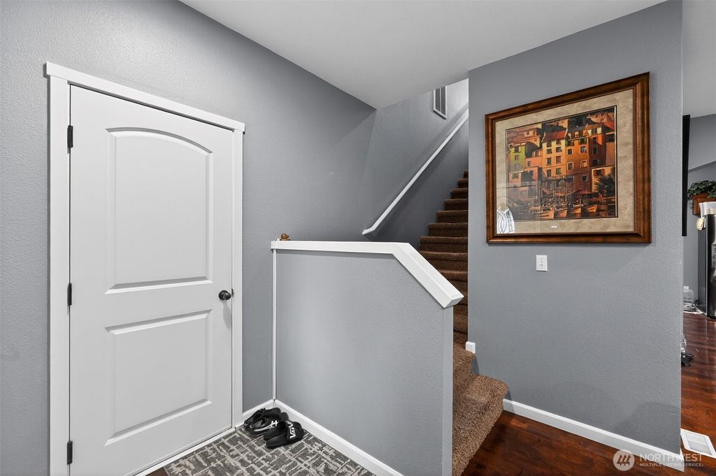 Photo of 5007 NE 6th Street, Renton, WA 98059 (MLS # 2529176)