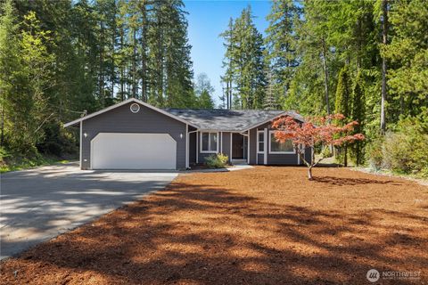 Photo of 40 E Lambeth Way, Shelton, WA 98584 (MLS # 2515142)