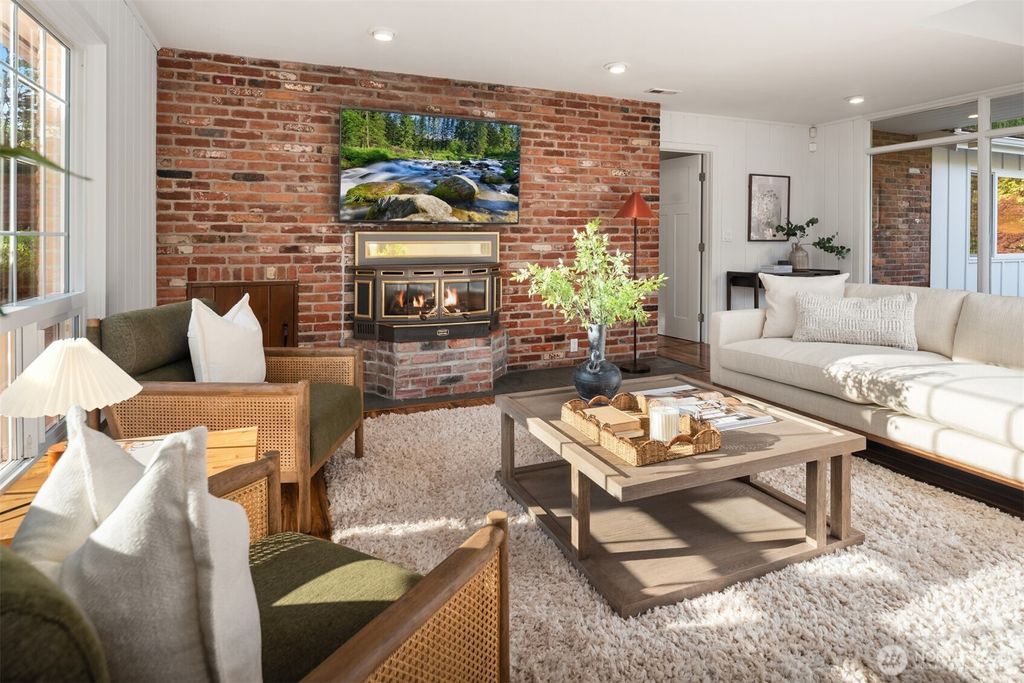 Photo of 16 Diamond S Ranch Rnch, Bellevue, WA 98004 (MLS # 2408523)