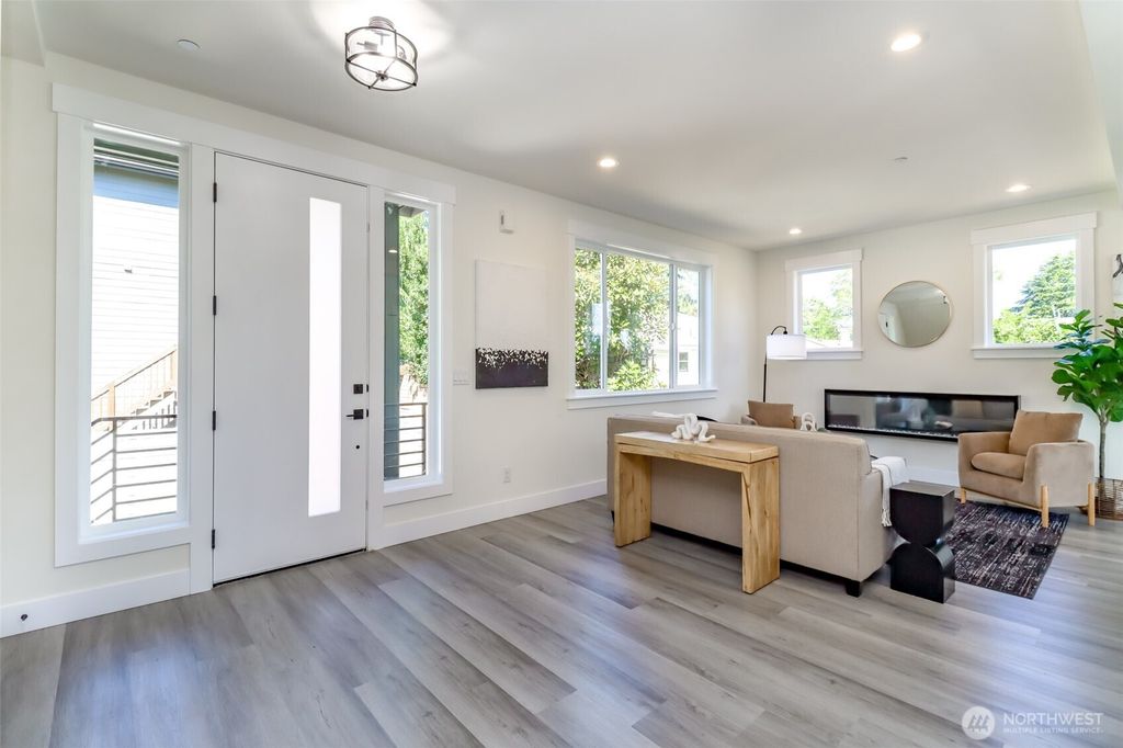 Photo of 14036 35th Avenue S, Tukwila, WA 98168 (MLS # 2414377)
