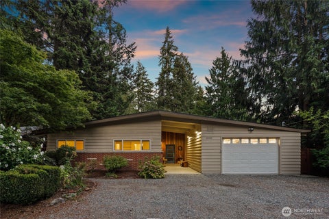 Photo of 18483 47th Place NE, Lake Forest Park, WA 98155 (MLS # 2586884)