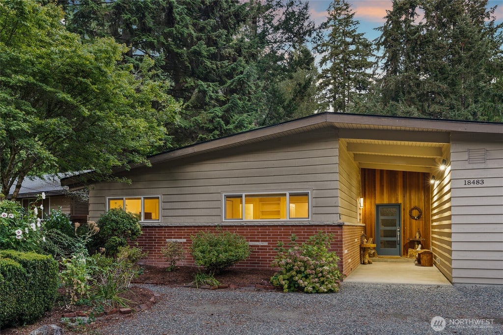 Photo of 18483 47th Place NE, Lake Forest Park, WA 98155 (MLS # 2586884)