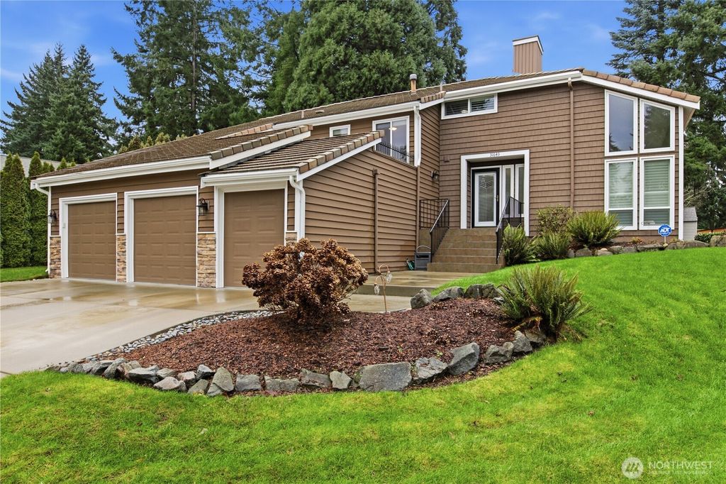 Photo of 31643 37th Avenue Ave SW, Federal Way, WA 98023 (MLS # 2468203)