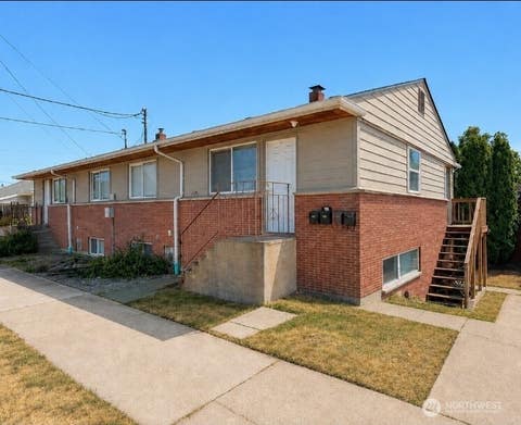 Photo of 701 S Kenyon St, Seattle, WA 98108 (MLS # 2566778)