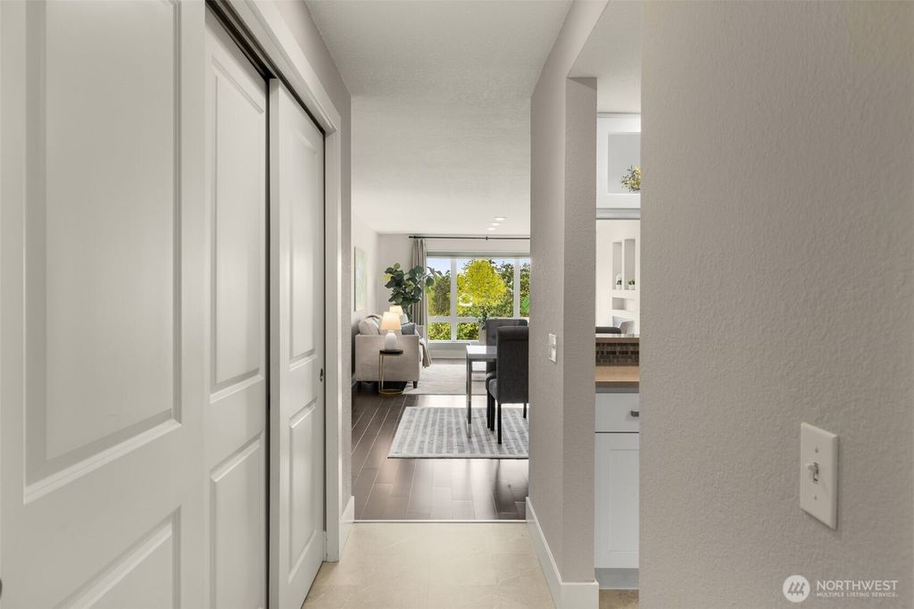 Photo of 145 105th Avenue SE #25, Bellevue, WA 98004 (MLS # 2528672)