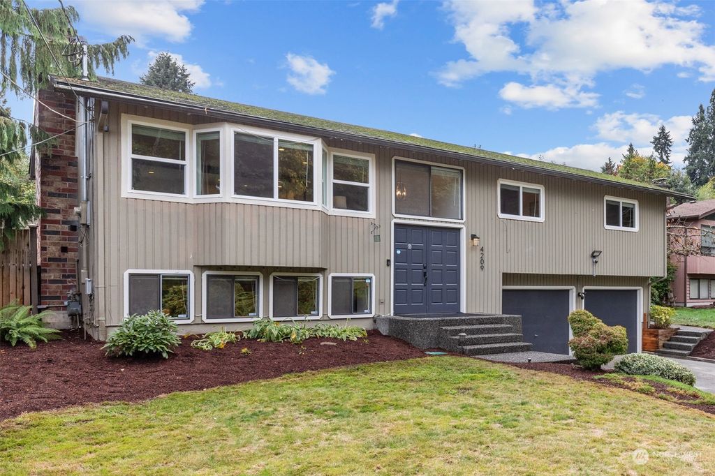Photo of 4209 Crescent Avenue, Everett, WA 98203 (MLS # 2168084)