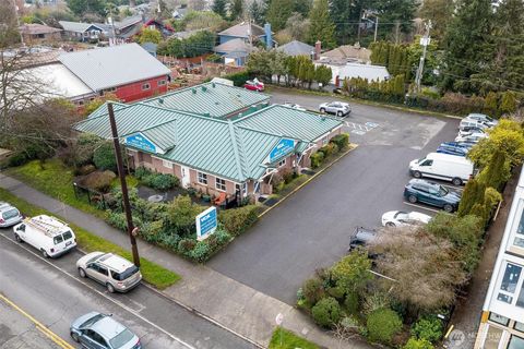 5261 California Way SW Seattle WA 98136