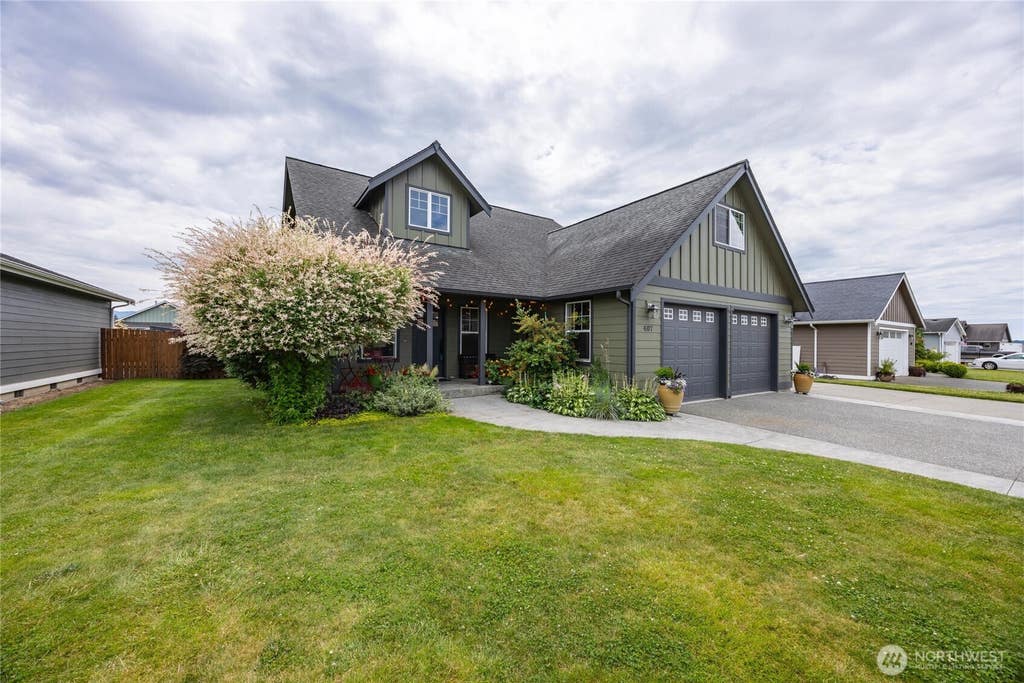 Photo of 407 Westview Place, Nooksack, WA 98276 (MLS # 2539836)