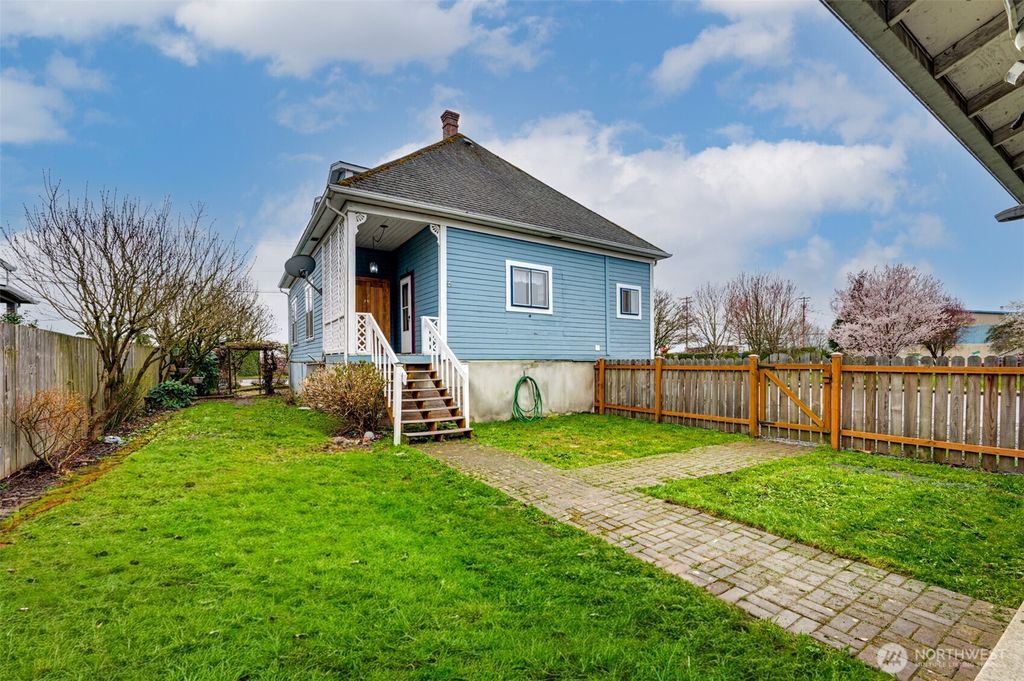 Photo of 656 Davidson Avenue, Woodland, WA 98674 (MLS # 2490876)