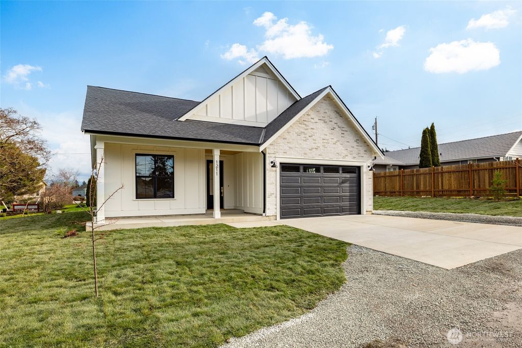 Photo of 1211 King Street, Anacortes, WA 98221 (MLS # 2472809)