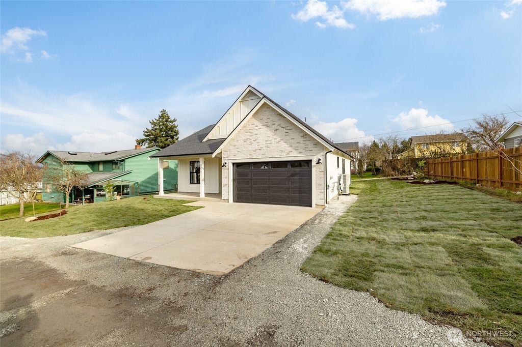 Photo of 1211 King Street, Anacortes, WA 98221 (MLS # 2472809)