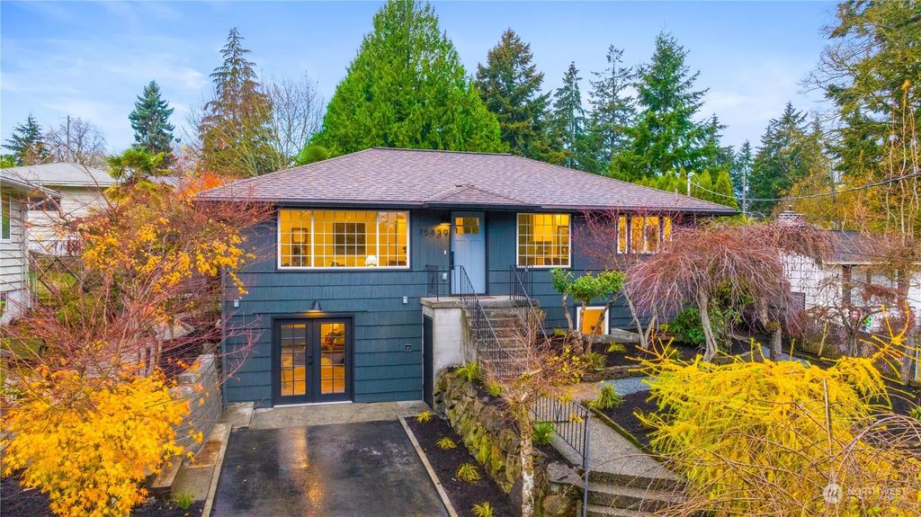 Photo of 15839 9th Avenue SW, Burien, WA 98166 (MLS # 2312741)