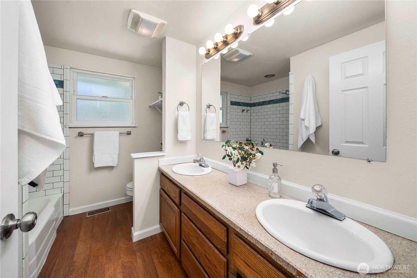 Kent, Washington 98030, United States, 2 Bedrooms Bedrooms, ,1 BathroomBathrooms,Residential,Pending,180978