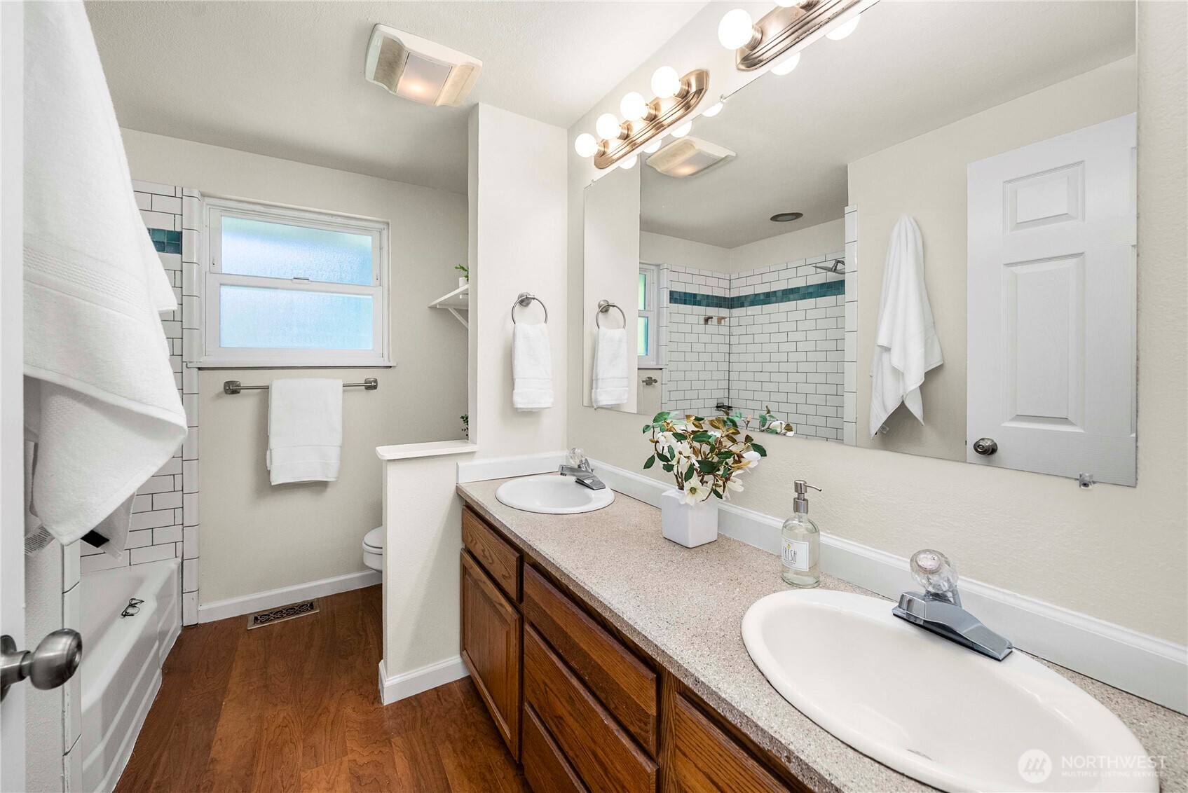 Kent, Washington 98030, United States, 2 Bedrooms Bedrooms, ,1 BathroomBathrooms,Residential,Pending,180978