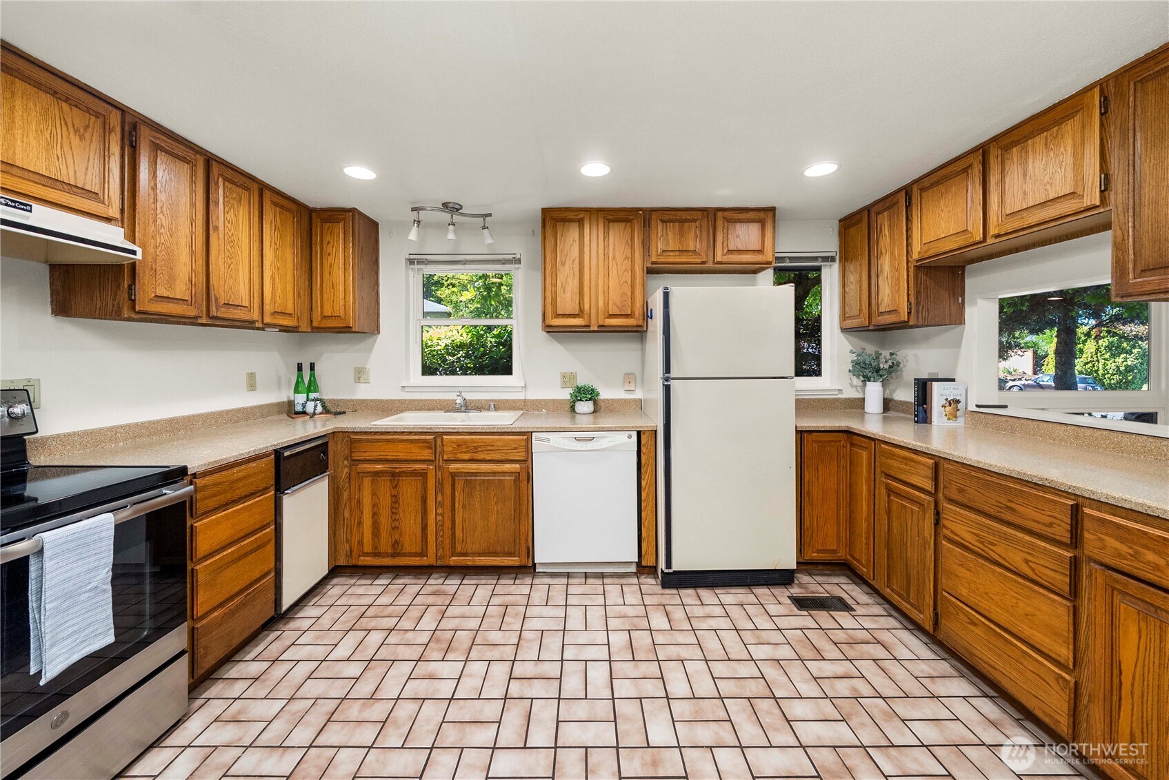 Kent, Washington 98030, United States, 2 Bedrooms Bedrooms, ,1 BathroomBathrooms,Residential,Pending,180978