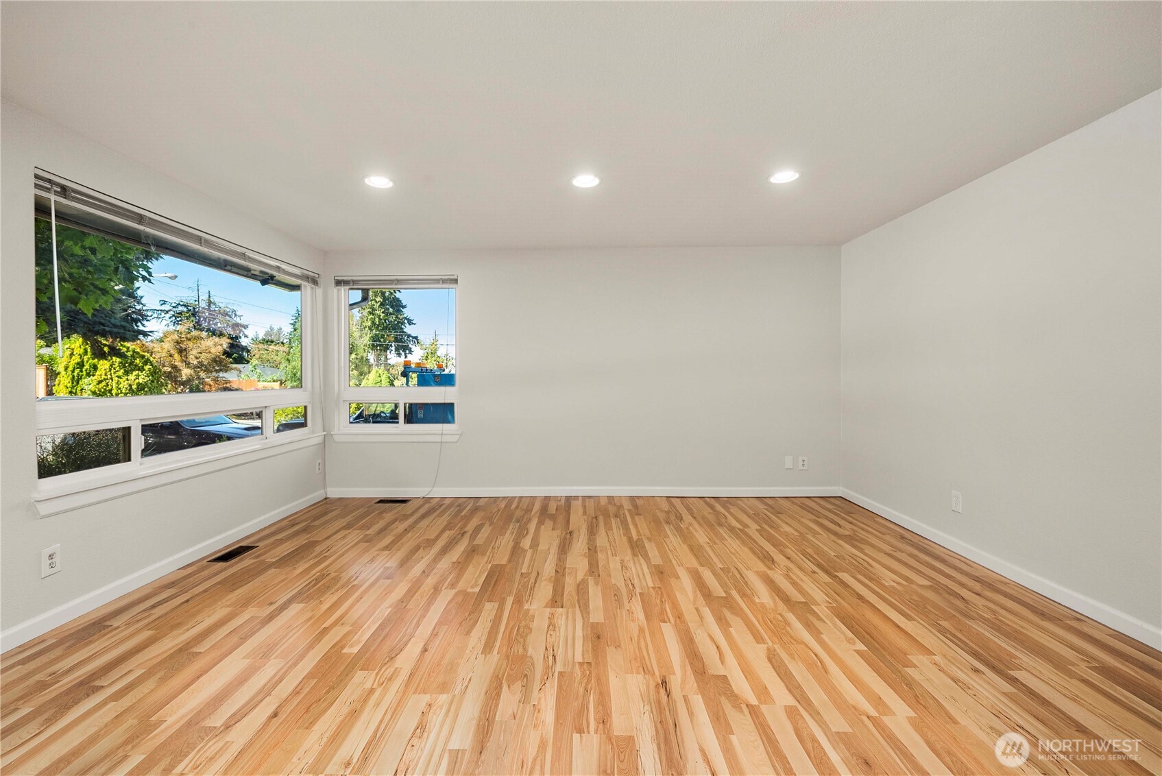 Kent, Washington 98030, United States, 2 Bedrooms Bedrooms, ,1 BathroomBathrooms,Residential,Pending,180978