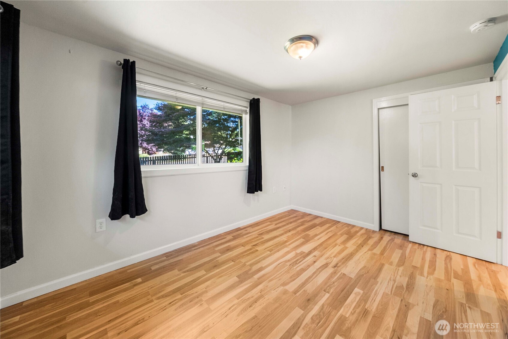 Kent, Washington 98030, United States, 2 Bedrooms Bedrooms, ,1 BathroomBathrooms,Residential,Pending,180978