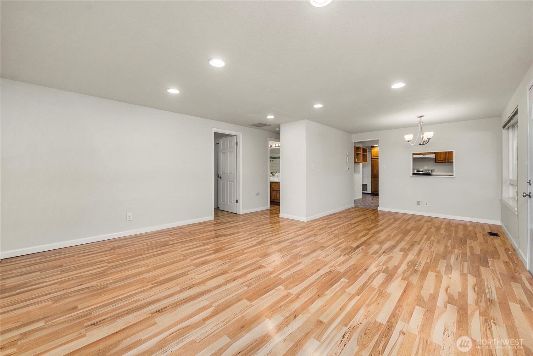 Kent, Washington 98030, United States, 2 Bedrooms Bedrooms, ,1 BathroomBathrooms,Residential,Pending,180978