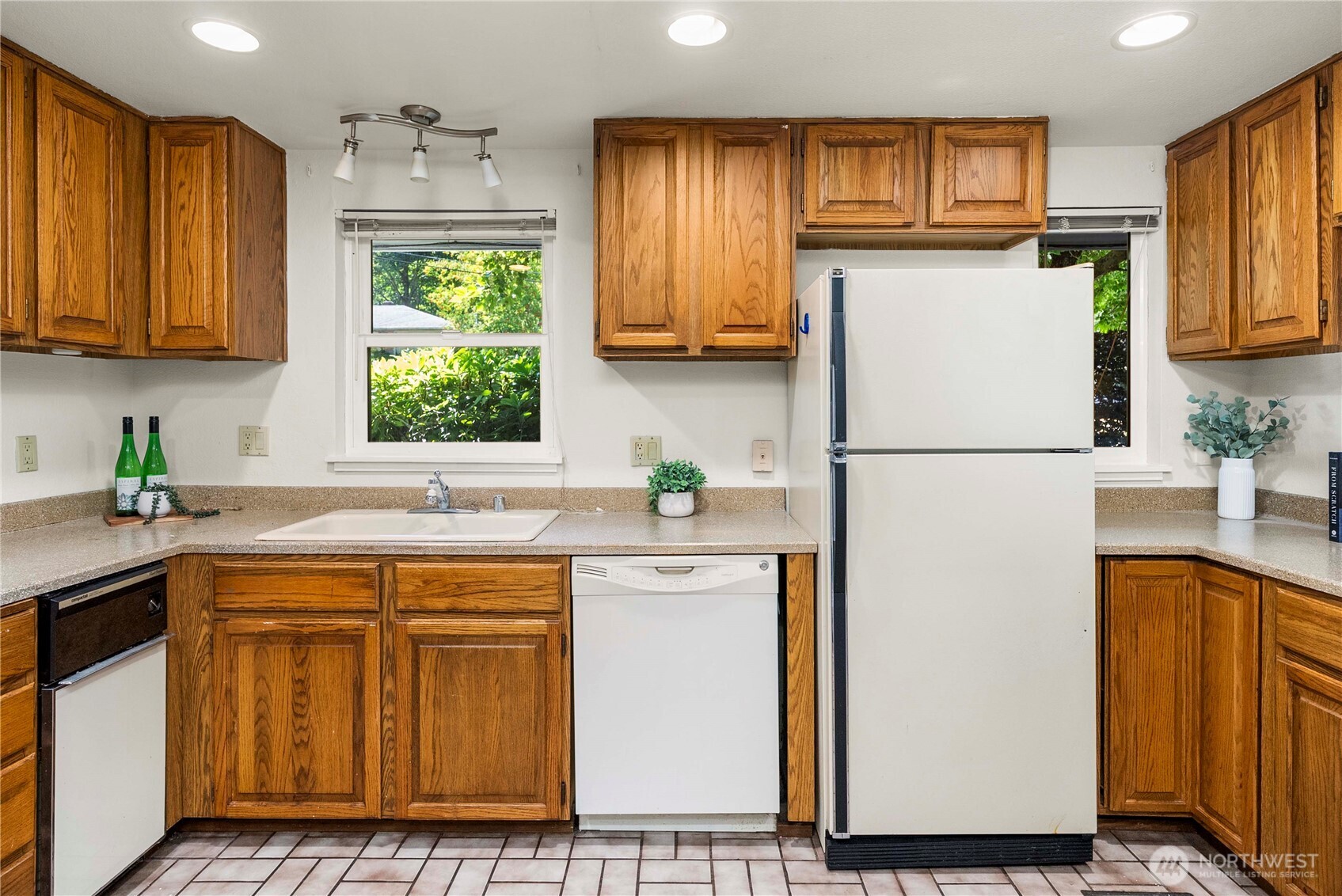 Kent, Washington 98030, United States, 2 Bedrooms Bedrooms, ,1 BathroomBathrooms,Residential,Pending,180978