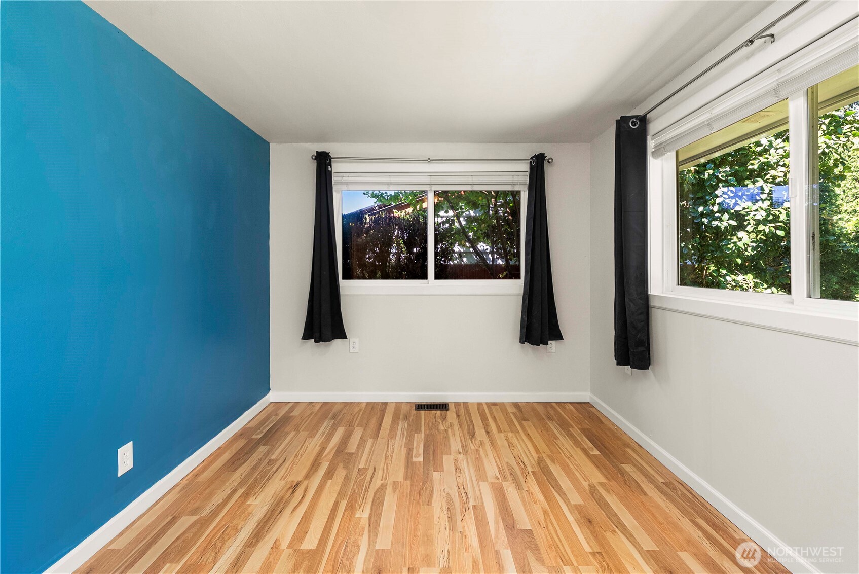 Kent, Washington 98030, United States, 2 Bedrooms Bedrooms, ,1 BathroomBathrooms,Residential,Pending,180978