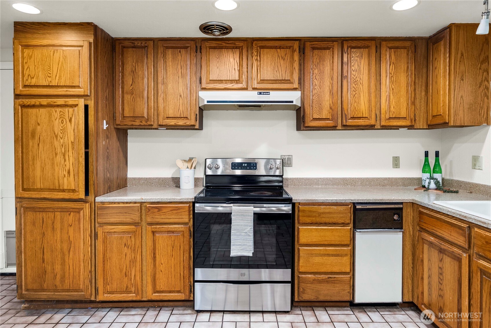 Kent, Washington 98030, United States, 2 Bedrooms Bedrooms, ,1 BathroomBathrooms,Residential,Pending,180978