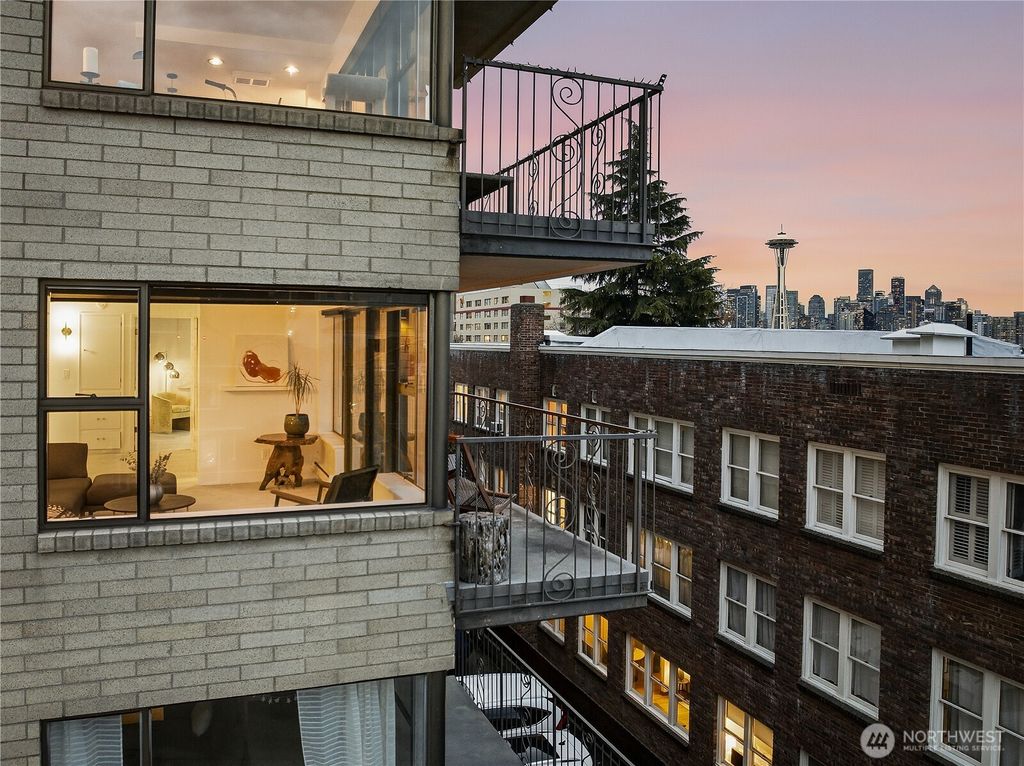 Photo of 912 3rd Avenue W #202, Seattle, WA 98119 (MLS # 2472318)