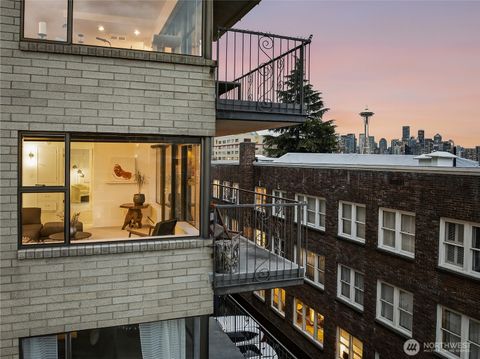 Photo of 912 3rd Avenue W #202, Seattle, WA 98119 (MLS # 2472318)