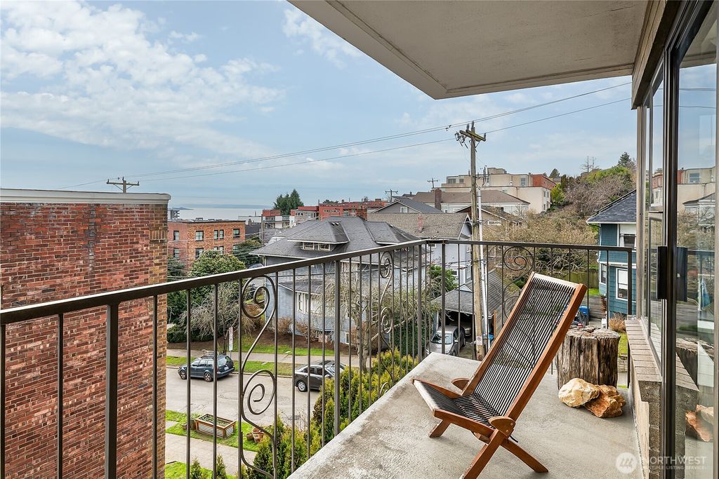 Photo of 912 3rd Avenue W #202, Seattle, WA 98119 (MLS # 2472318)