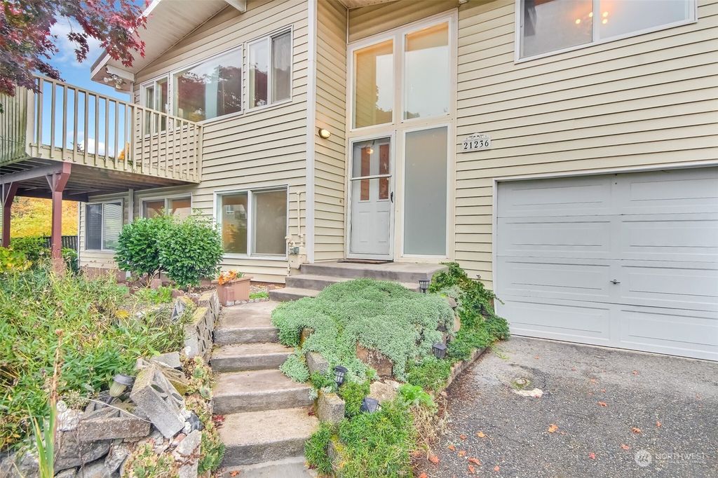 Photo of 21236 29th Avenue S, SeaTac, WA 98198 (MLS # 2307093)