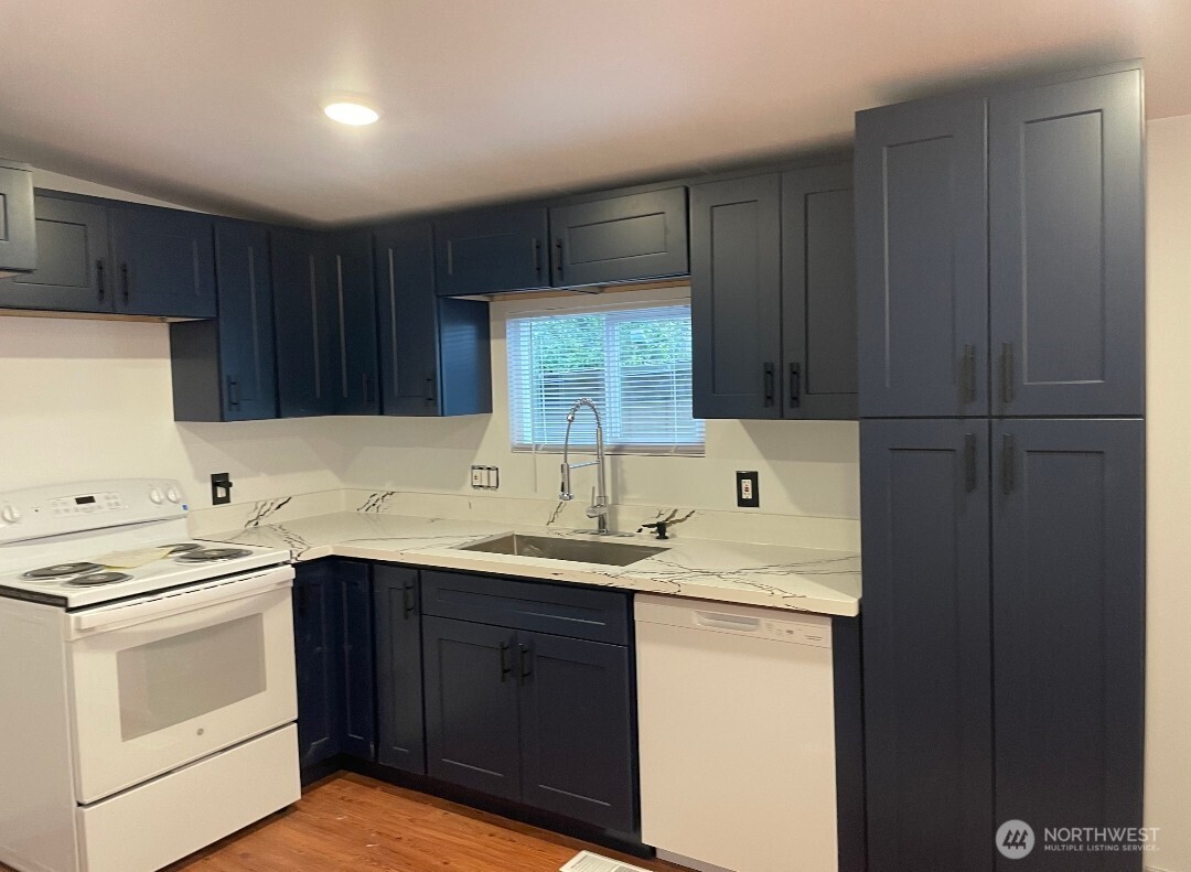 4000 76th Street NE 33