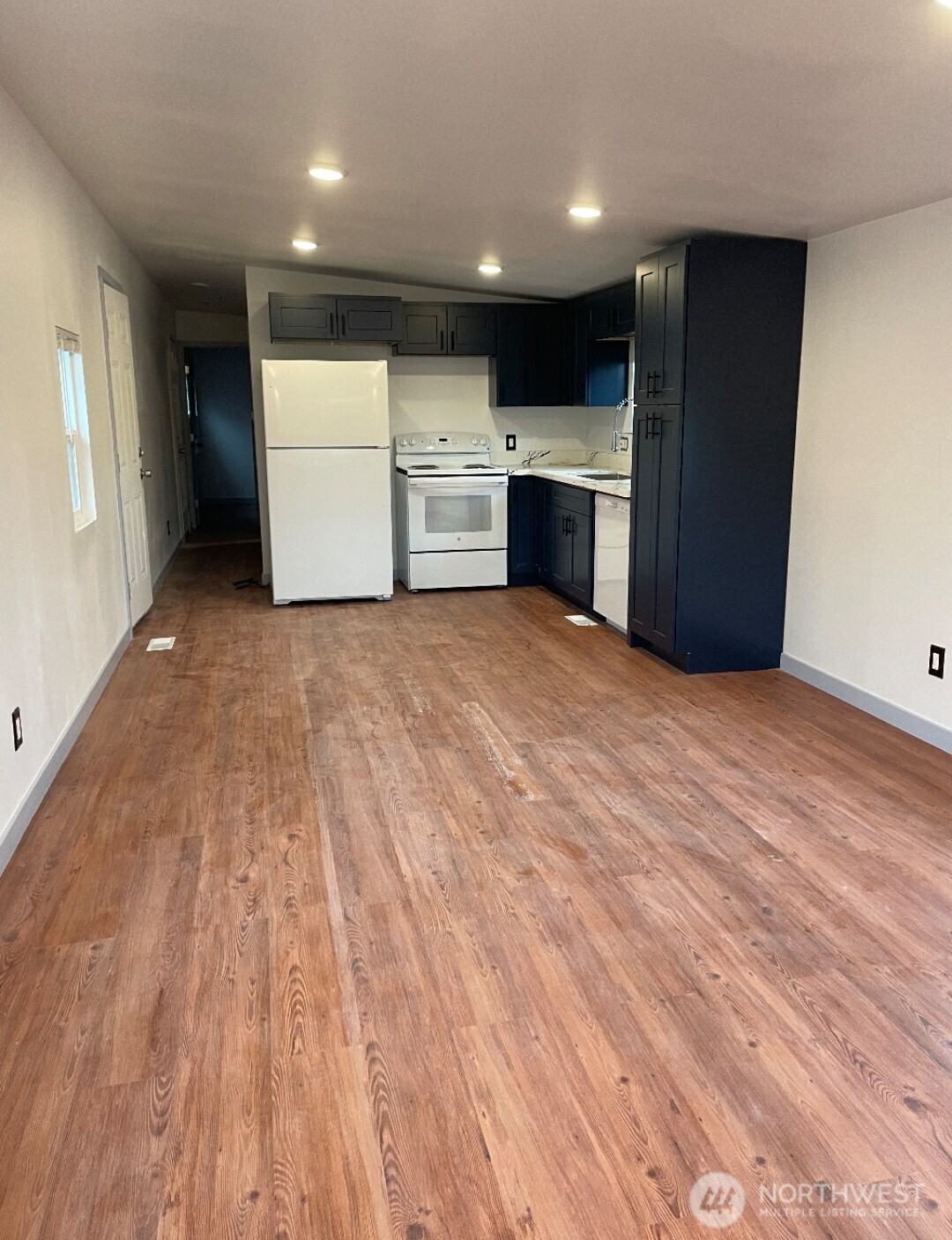 4000 76th Street NE 33