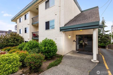 Photo of 8747 Phinney Avenue N #7, Seattle, WA 98103 (MLS # 2537708)