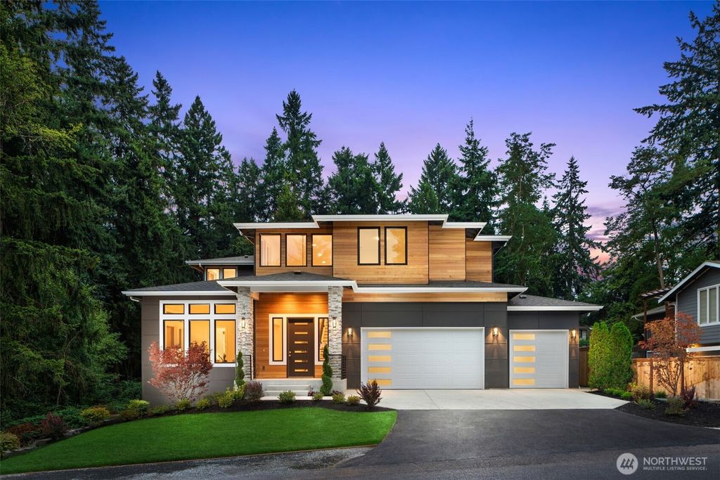 Photo of 510 Nile Ave NE Ave, Renton, WA 98059 (MLS # 2419624)