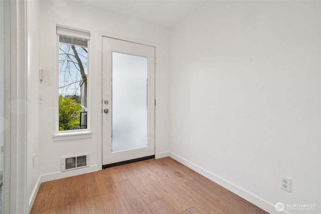 Photo of 127 25th Avenue E #B, Seattle, WA 98112 (MLS # 2506012)