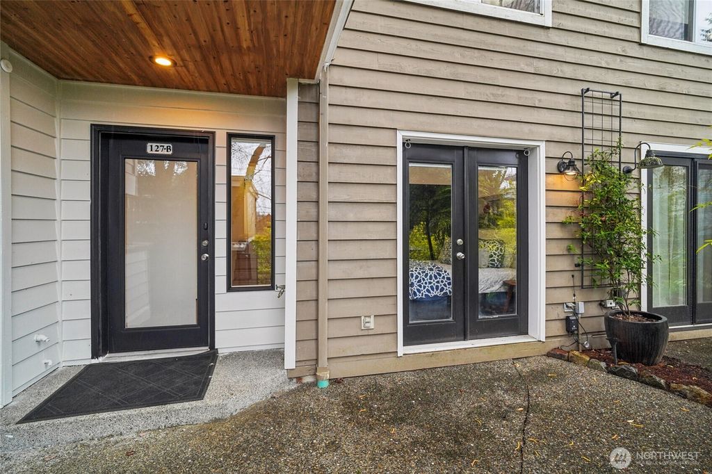 Photo of 127 25th Avenue E #B, Seattle, WA 98112 (MLS # 2506012)