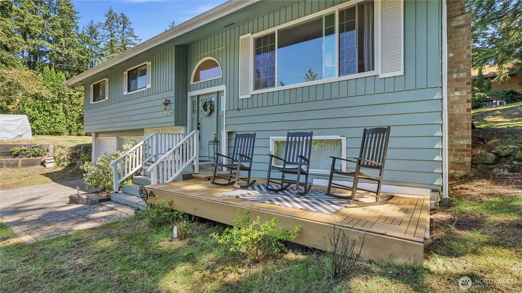 Photo of 18427 Homeview Drive, Edmonds, WA 98026 (MLS # 2544609)