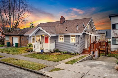 Photo of 7517 Brooklyn Avenue NE, Seattle, WA 98115 (MLS # 2042225) Photo of 7517 Brooklyn Avenue NE, Seattle, WA 98115 (MLS # 2042225)