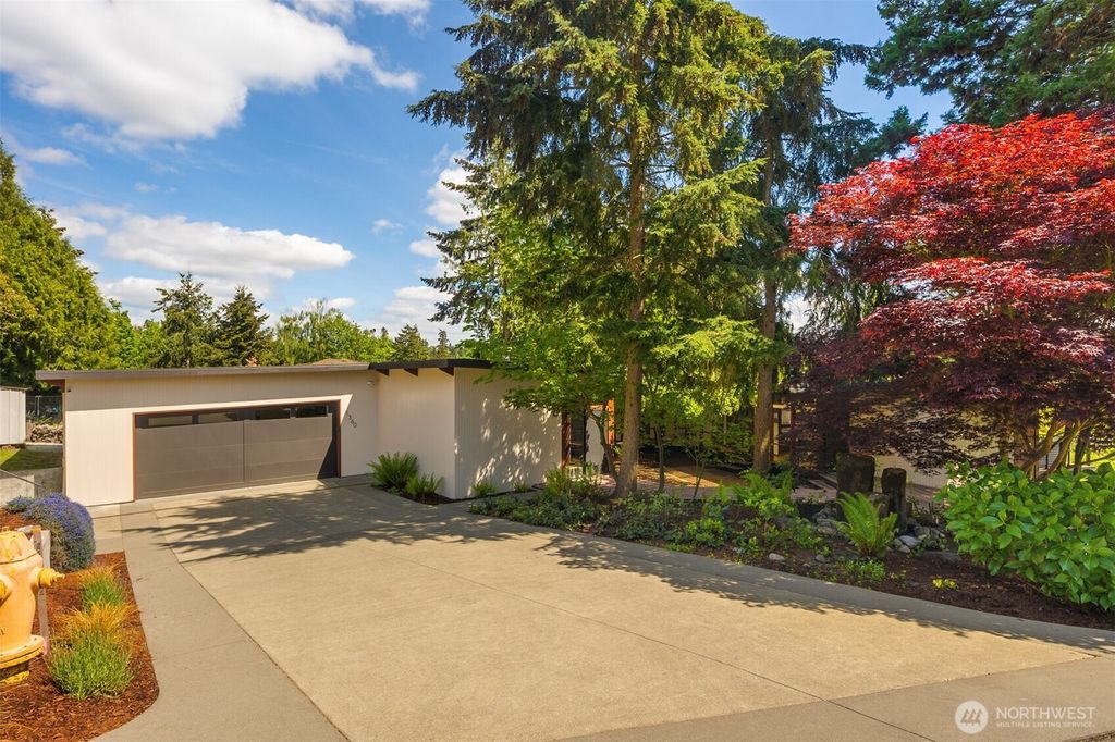 Photo of 1360 SW 175th Street, Normandy Park, WA 98166 (MLS # 2526345)