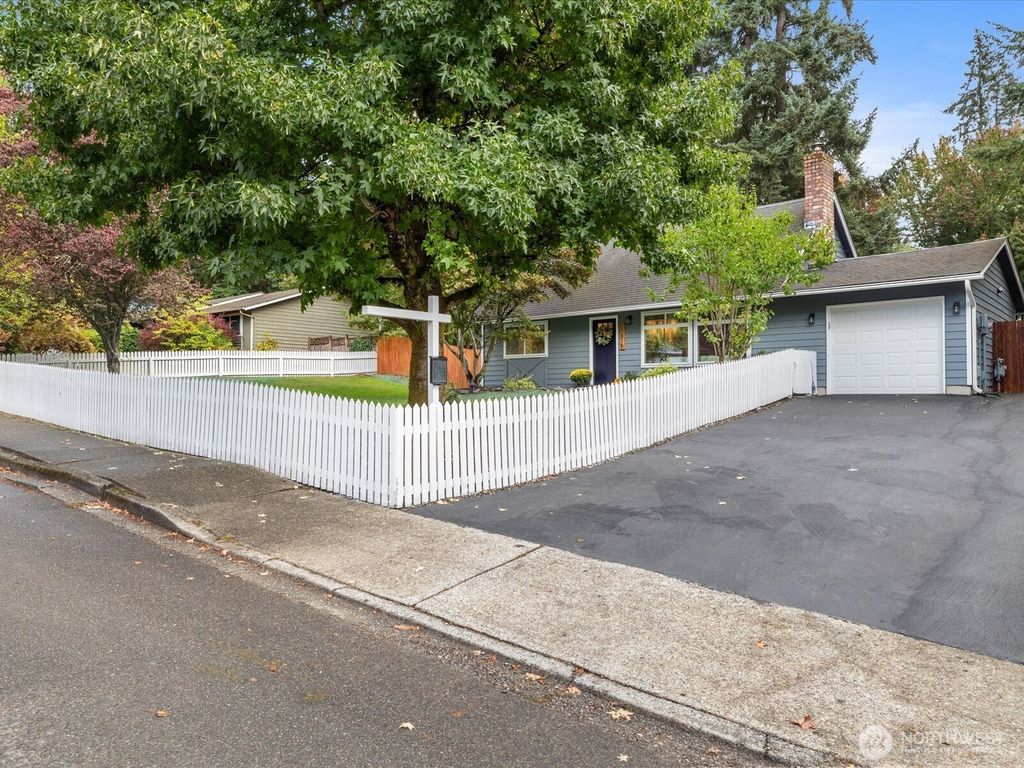 Photo of 20815 23rd Avenue W, Lynnwood, WA 98036 (MLS # 2438302)